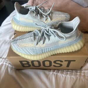 Yeezy Boost 350 V2 Cloud White Non-Reflective Sneakers